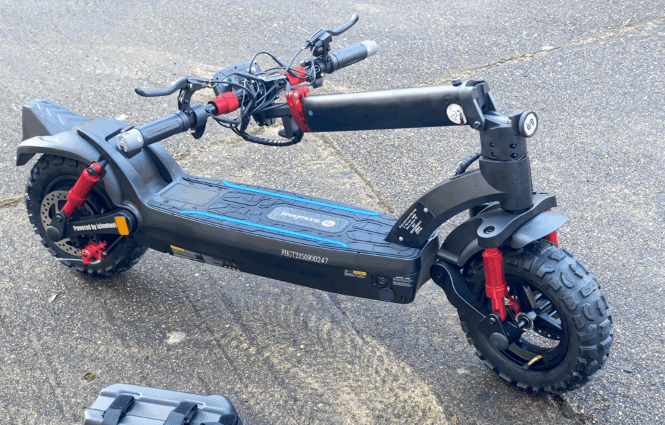 Isinwheel GT2 Offroad E Scooter zusammengeklappt Isinwheel GT2 Offroad E Scooter zusammengeklappt