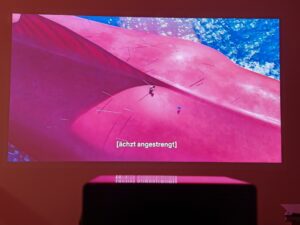 Xiaomi Laser Projector 3 75 Zoll abgedunkelt 2 Xiaomi Laser Projector 3 75 Zoll abgedunkelt 2