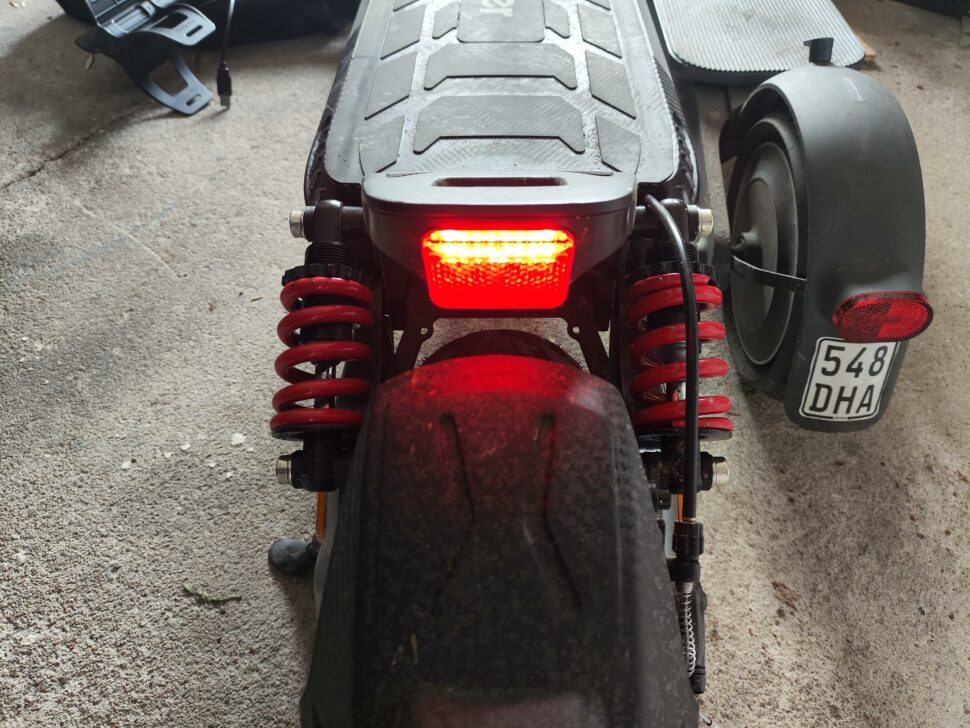 iScooter IX7 Pro Beleuchtung 1 iScooter IX7 Pro Beleuchtung 1