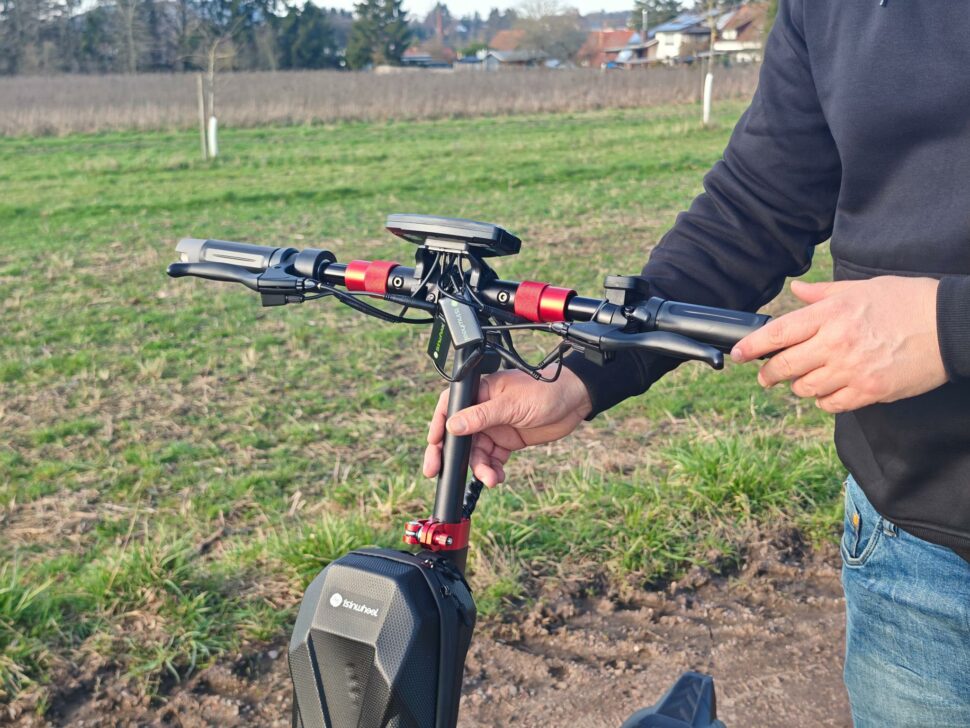Isinwheel GT2 Offroad E Scooter Test 60 Isinwheel GT2 Offroad E Scooter Test 60