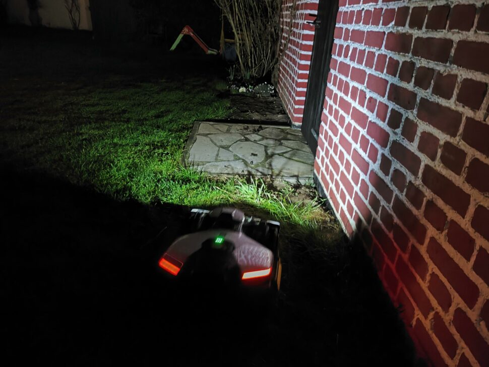 Mammotion Luba Mini 2 AWD Nacht Mammotion Luba Mini 2 AWD Nacht