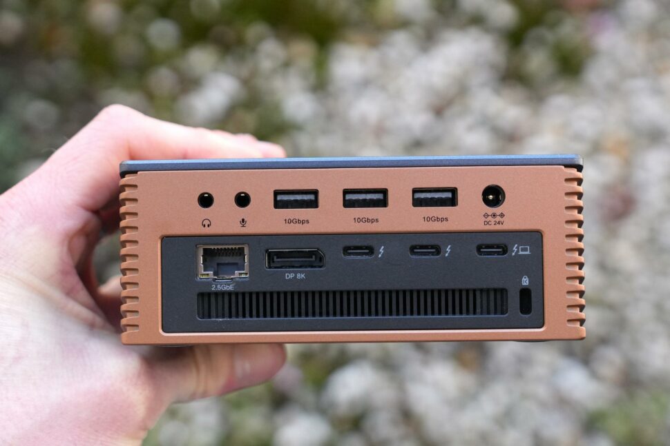 Ugreen Maxidok 17 in 1 Thunderbolt 5 Dock back Ugreen Maxidok 17 in 1 Thunderbolt 5 Dock back