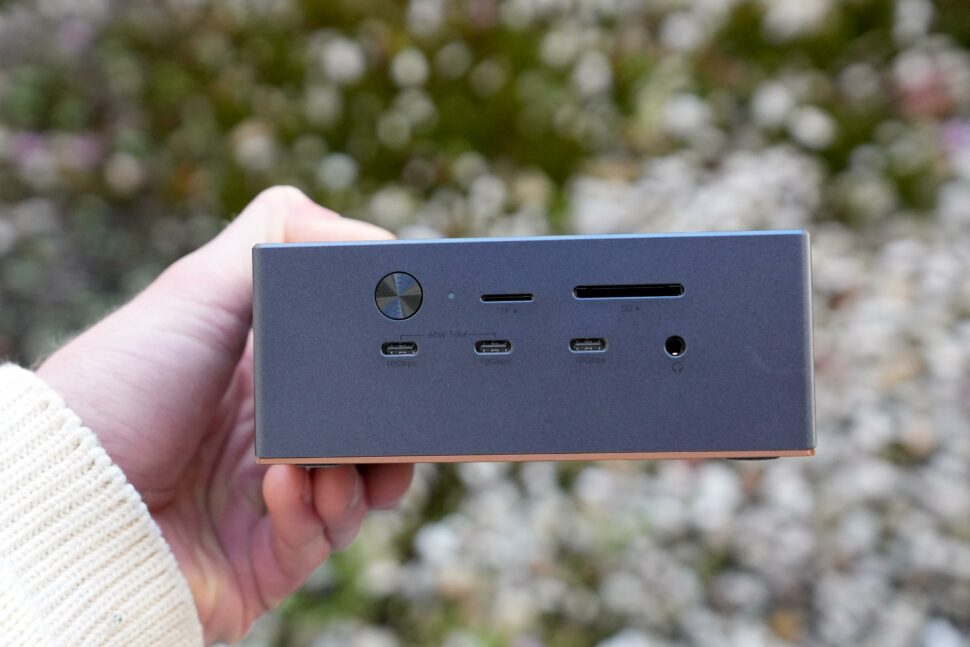 Ugreen Maxidok 17 in 1 Thunderbolt 5 Dock front Ugreen Maxidok 17 in 1 Thunderbolt 5 Dock front