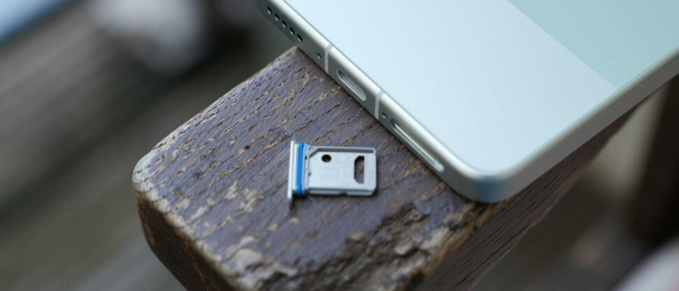 Vivo X300 Ultra SIMslot scaled e1776330404938 Vivo X300 Ultra SIMslot scaled e1776330404938