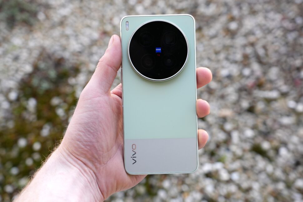 Vivo X300 Ultra backside 1