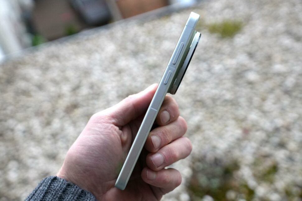 Vivo X300 Ultra side Vivo X300 Ultra side