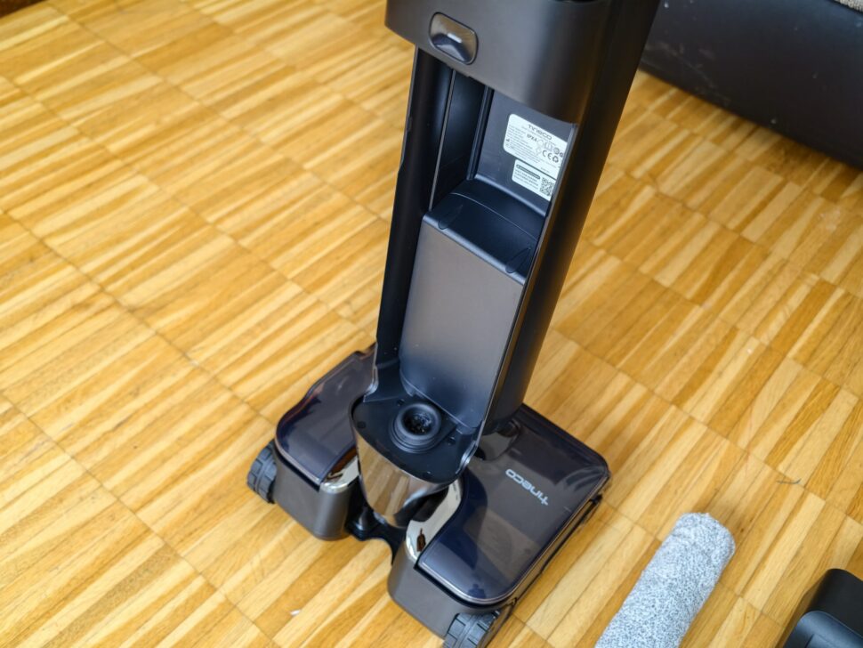 Tineco Floor One S9 Artist Steam Pro Geraet Vorderseite mit Display Tineco Floor One S9 Artist Steam Pro Geraet Vorderseite mit Display