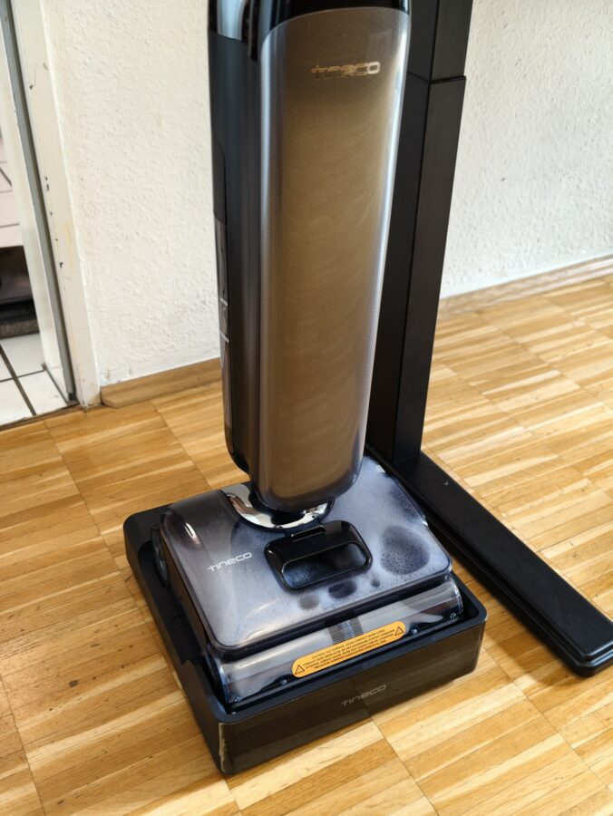 Tineco Floor One S9 Artist Steam Pro Geraet komplett Aufstellung Tineco Floor One S9 Artist Steam Pro Geraet komplett Aufstellung