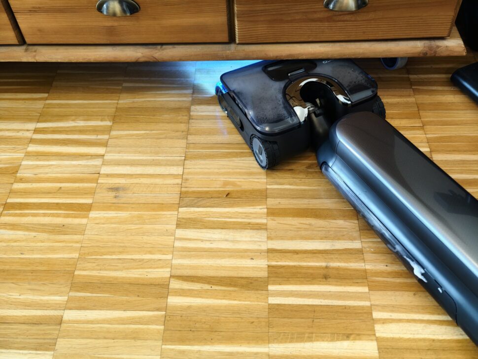 Tineco Floor One S9 Artist Steam Pro LED im Einsatz Detail 2 Tineco Floor One S9 Artist Steam Pro LED im Einsatz Detail 2