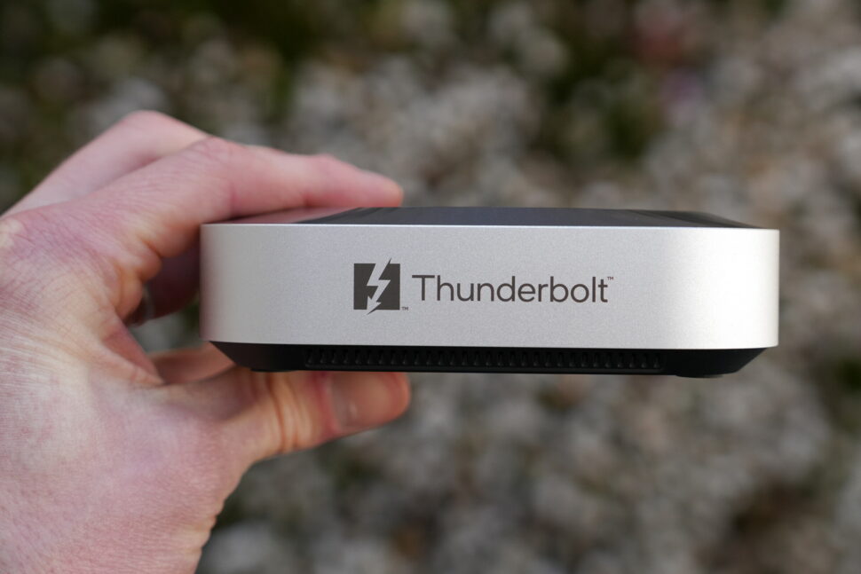 ugreen maxidok 10 in 1 seite thunderbolt logo ugreen maxidok 10 in 1 seite thunderbolt logo