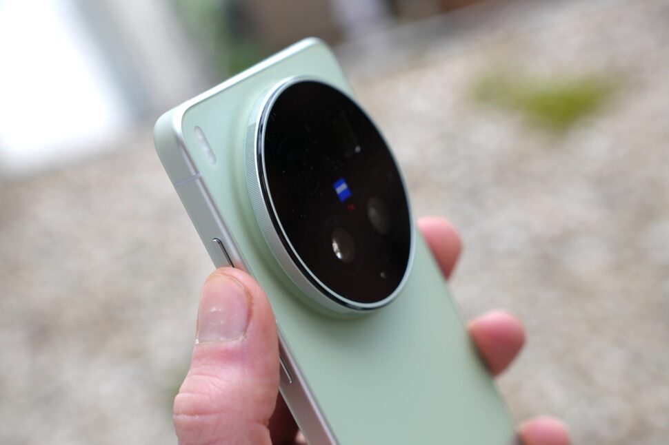 Vivo X300 Ultra Rueckseite Seitenwinkel Vivo X300 Ultra Rueckseite Seitenwinkel