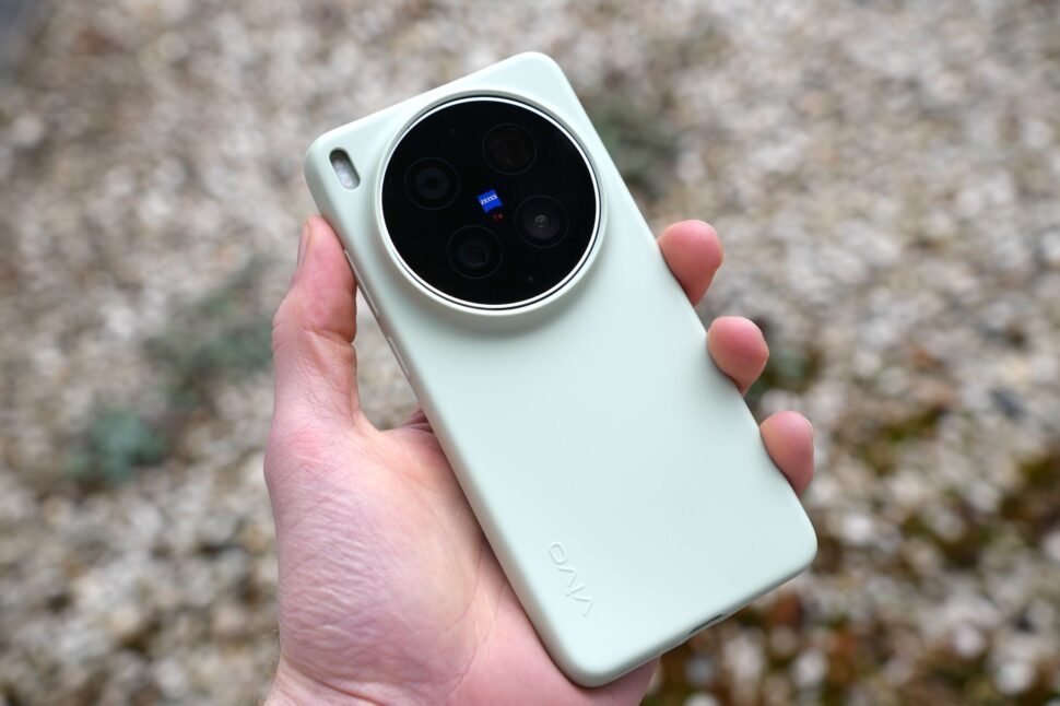 Vivo X300 Ultra Rueckseite with case Vivo X300 Ultra Rueckseite with case