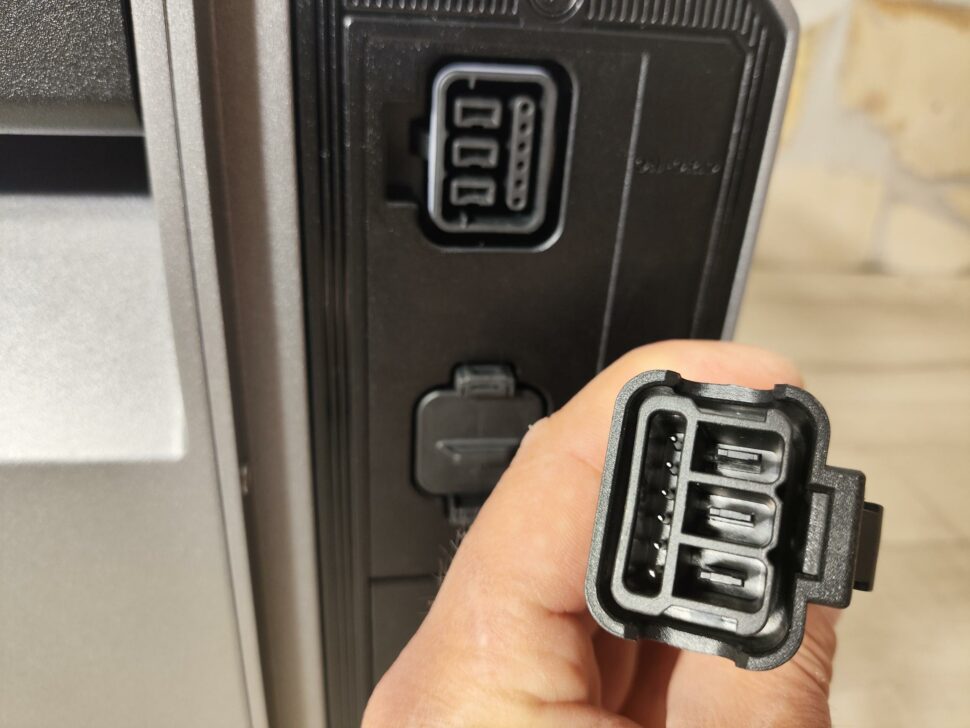 Anker Solarbank 4 Pro Design und Verarbeitung Stecker Anker Solarbank 4 Pro Design und Verarbeitung Stecker