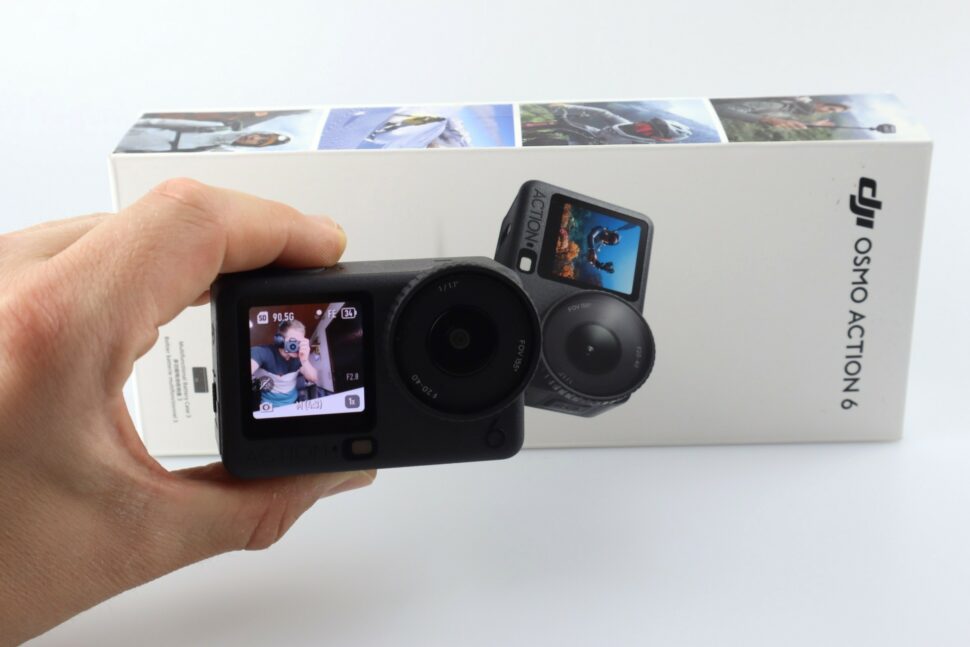 DJI Osmo Action 6 Test In Hand vor Box 3 DJI Osmo Action 6 Test In Hand vor Box 3