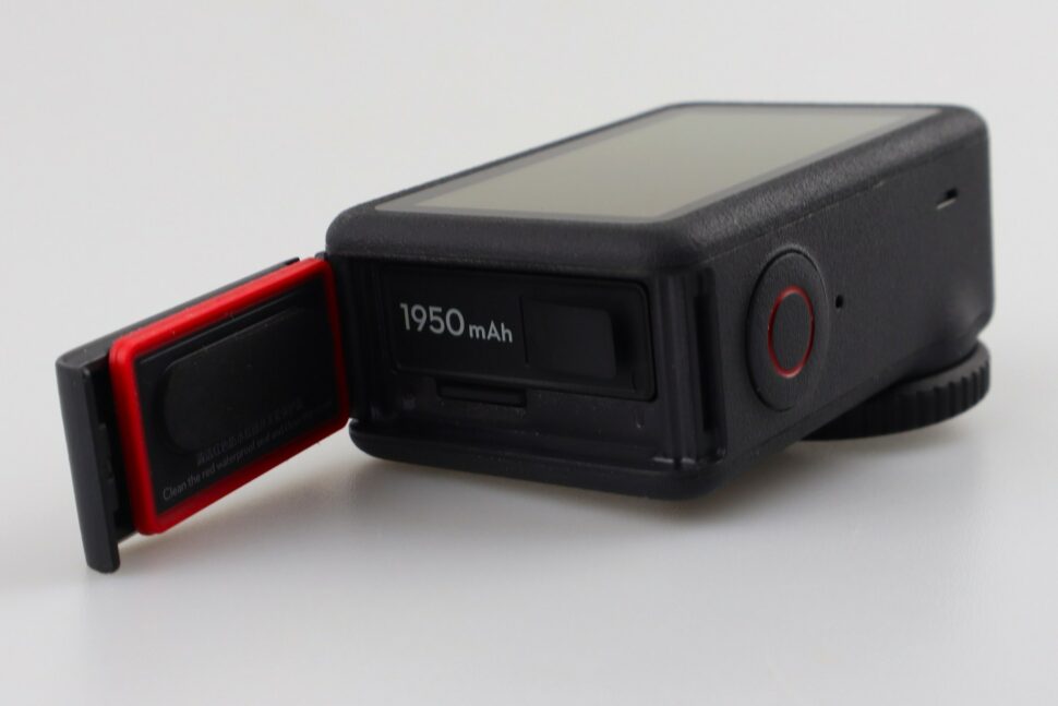 DJI Osmo Action 6 Test Seite Display Ausgeklappt Detail 2 DJI Osmo Action 6 Test Seite Display Ausgeklappt Detail 2