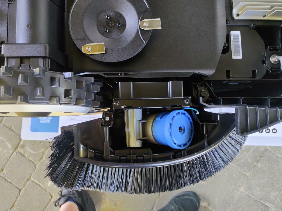 Ecovacs Goat A1600 LiDAR Pro Trimmer Installation 1 Ecovacs Goat A1600 LiDAR Pro Trimmer Installation 1