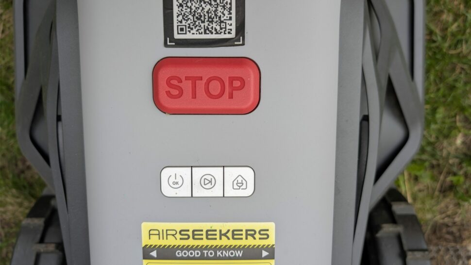PXL 20260531 093519220 scaled e1780756969608 AIRSEEKERS TRON Bedienung am Gerät