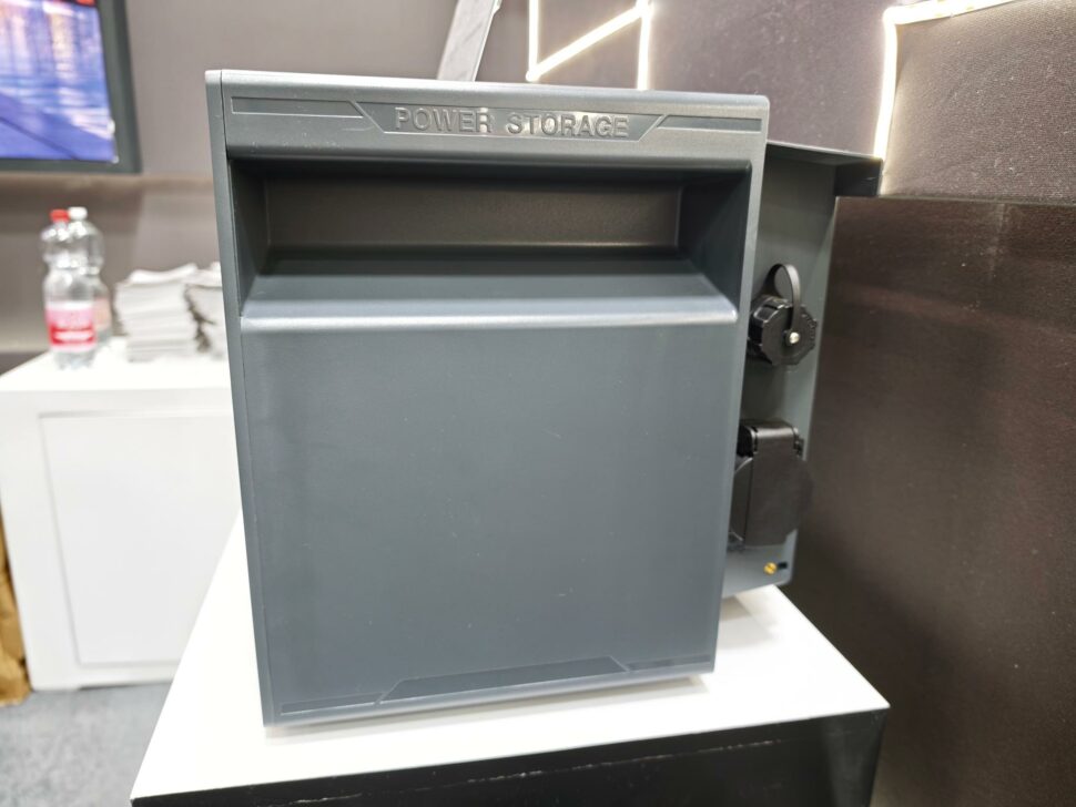 Oscal Power Storage 2000 Anschluesse 3 Oscal Power Storage 2000 Anschluesse 3