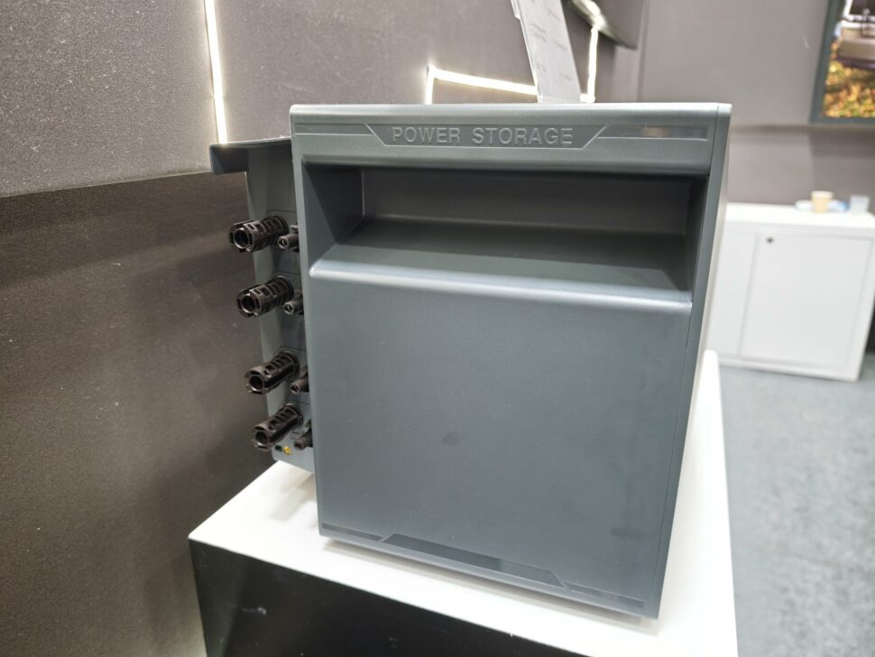 Oscal Power Storage 2000 Anschluesse 4 Oscal Power Storage 2000 Anschluesse 4