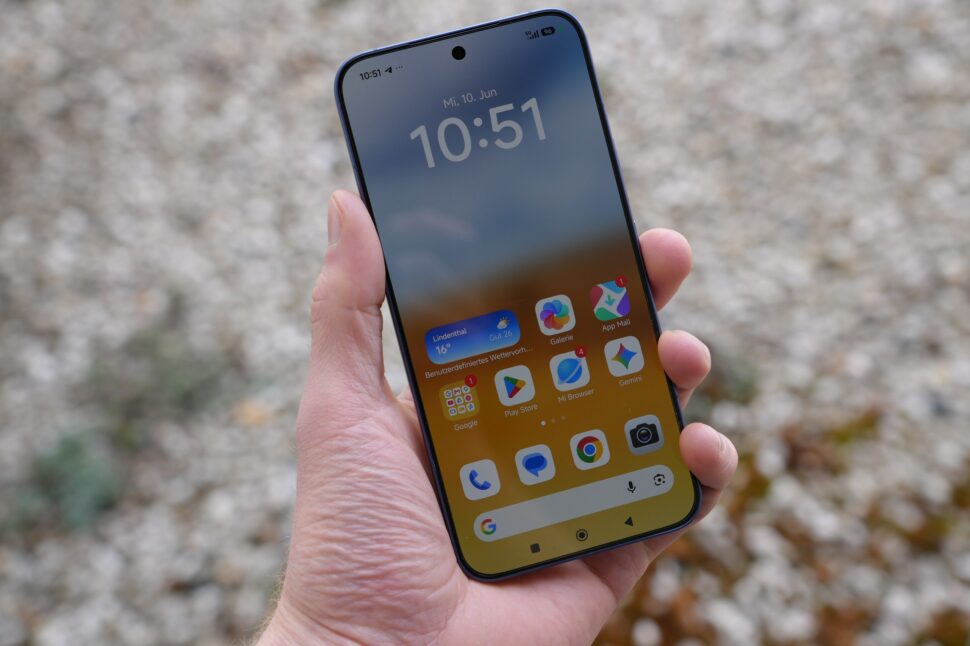 Xiaomi 17T Pro Front in Hand 1 Xiaomi 17T Pro Front in Hand 1