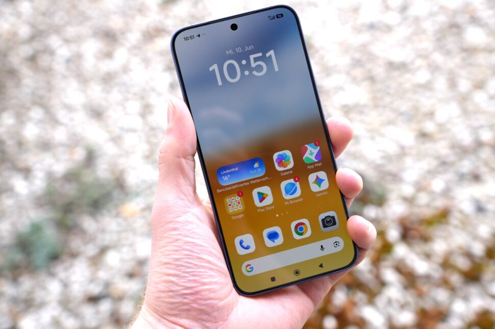 Xiaomi 17T Pro Front in Hand 2 Xiaomi 17T Pro Front in Hand 2