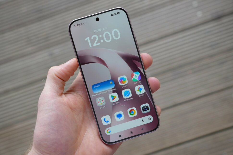 Xiaomi 17T Vorderseite Sperrbildschirm in Hand Xiaomi 17T Vorderseite Sperrbildschirm in Hand