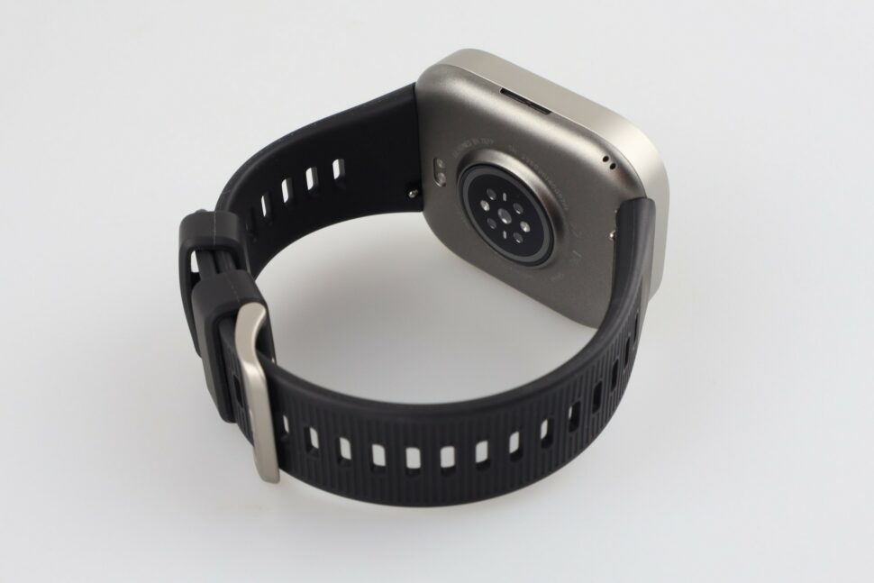 Amazfit Bip Max Test Rueckseite mit Armband Amazfit Bip Max Test Rueckseite mit Armband