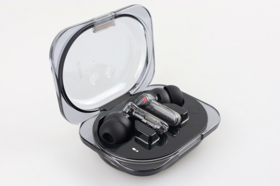 Nothing Ear 3a Test Case Offen mit Earbuds 1 Nothing Ear 3a Test Case Offen mit Earbuds 1