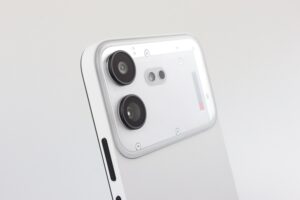 Nothing Phone 4b Test Rueckseite Hochkant Kameramodul 1 Nothing Phone 4b Test Rueckseite Hochkant Kameramodul 1
