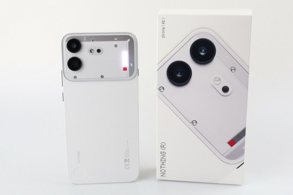 Nothing Phone 4b Test Rueckseite vor Verpackung 1 Nothing Phone 4b Test Rueckseite vor Verpackung 1