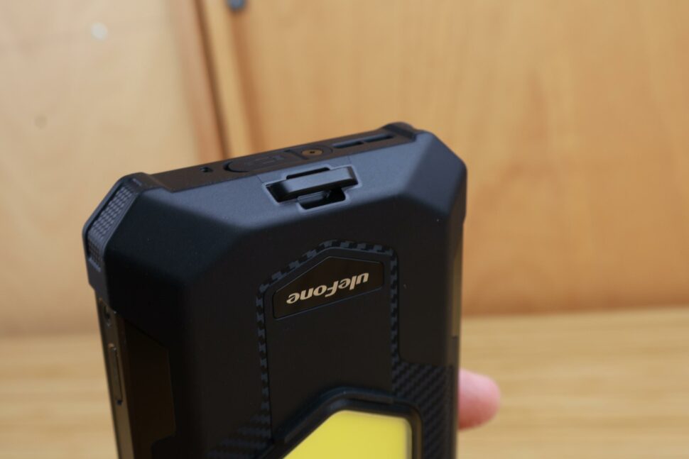 Ulefone RugKing 5 Pro Verarbeitung Anschluesse 1 Ulefone RugKing 5 Pro Verarbeitung Anschluesse 1