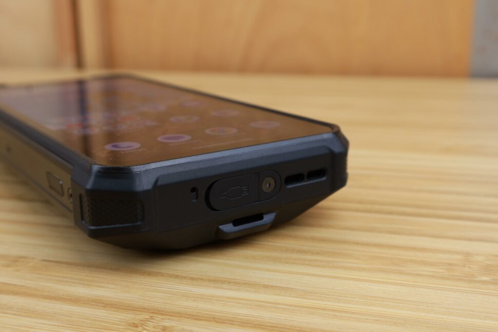 Ulefone RugKing 5 Pro Verarbeitung Anschluesse 7 Ulefone RugKing 5 Pro Verarbeitung Anschluesse 7