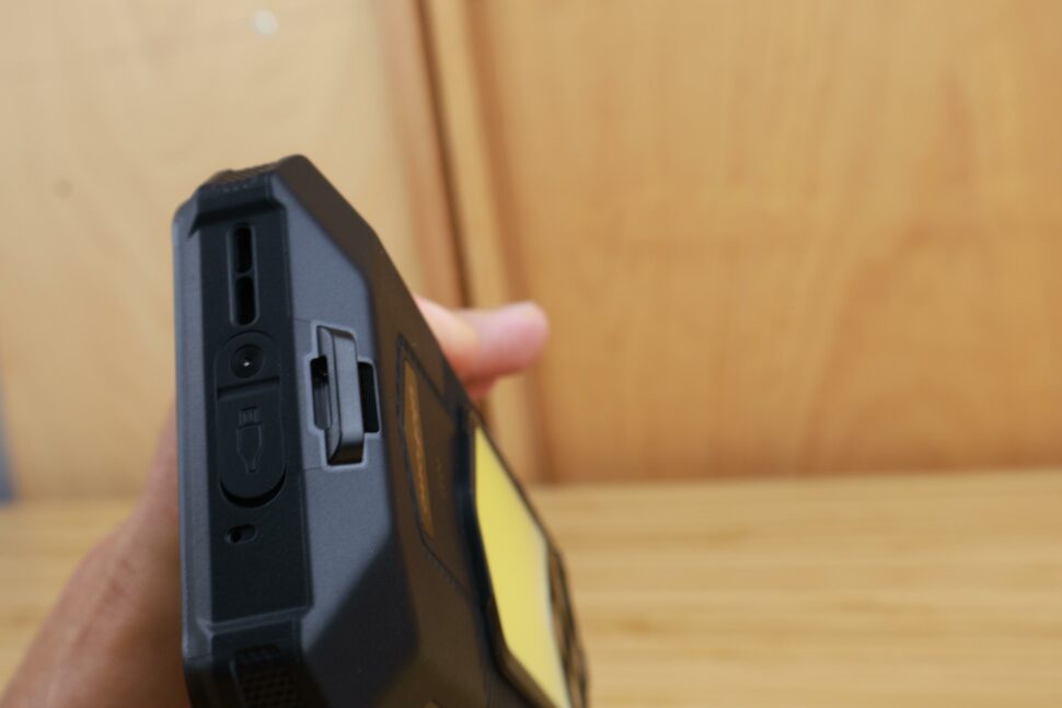 Ulefone RugKing 5 Pro Verarbeitung Anschluesse 9 Ulefone RugKing 5 Pro Verarbeitung Anschluesse 9