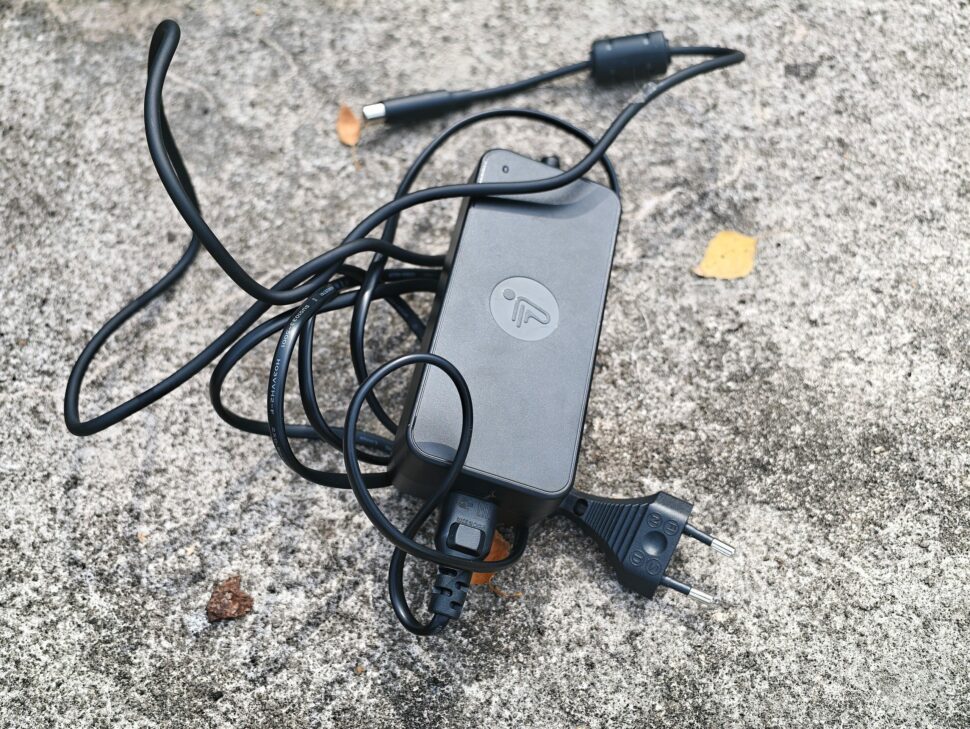 Ausom L1 ABE gegen Ninebot E3 Pro D Netzteil 1 Ausom L1 ABE gegen Ninebot E3 Pro D Netzteil 1