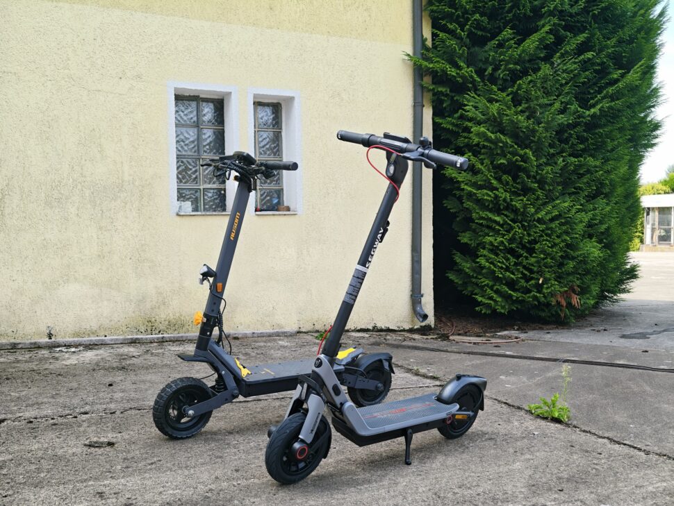 ausom l1 abe ninebot e3 pro d nebeneinander schraeg von vorn Ausom L1 ABE Ninebot E3 Pro D nebeneinander schraeg von vorn