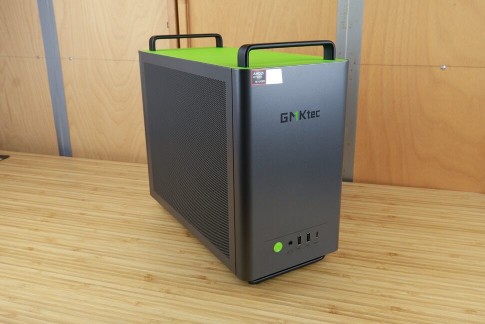 GMKtec NEO X1 Pro Vorderseite schraeg GMKtec NEO X1 Pro Vorderseite schräg