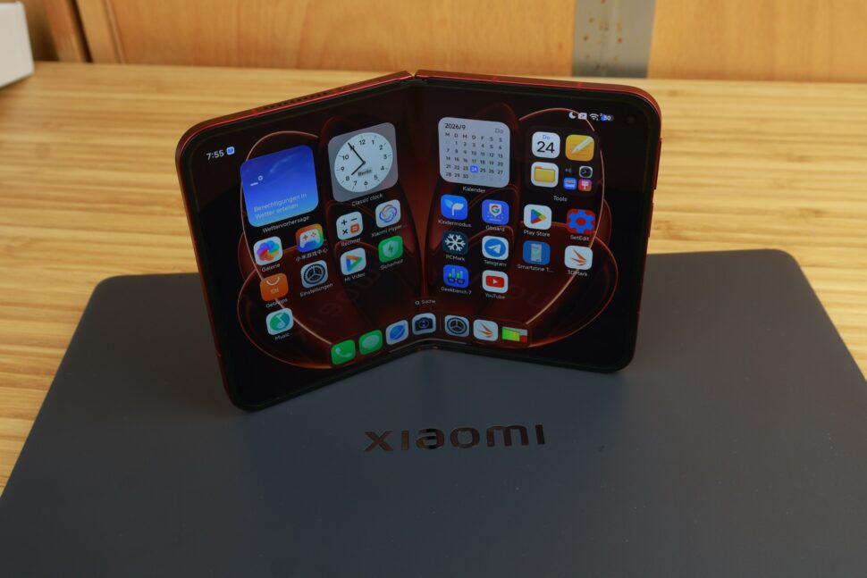 Xiaomi 18 Fold Aufgeklappt auf Xiaomi Karton Xiaomi 18 Fold Aufgeklappt auf Xiaomi Karton