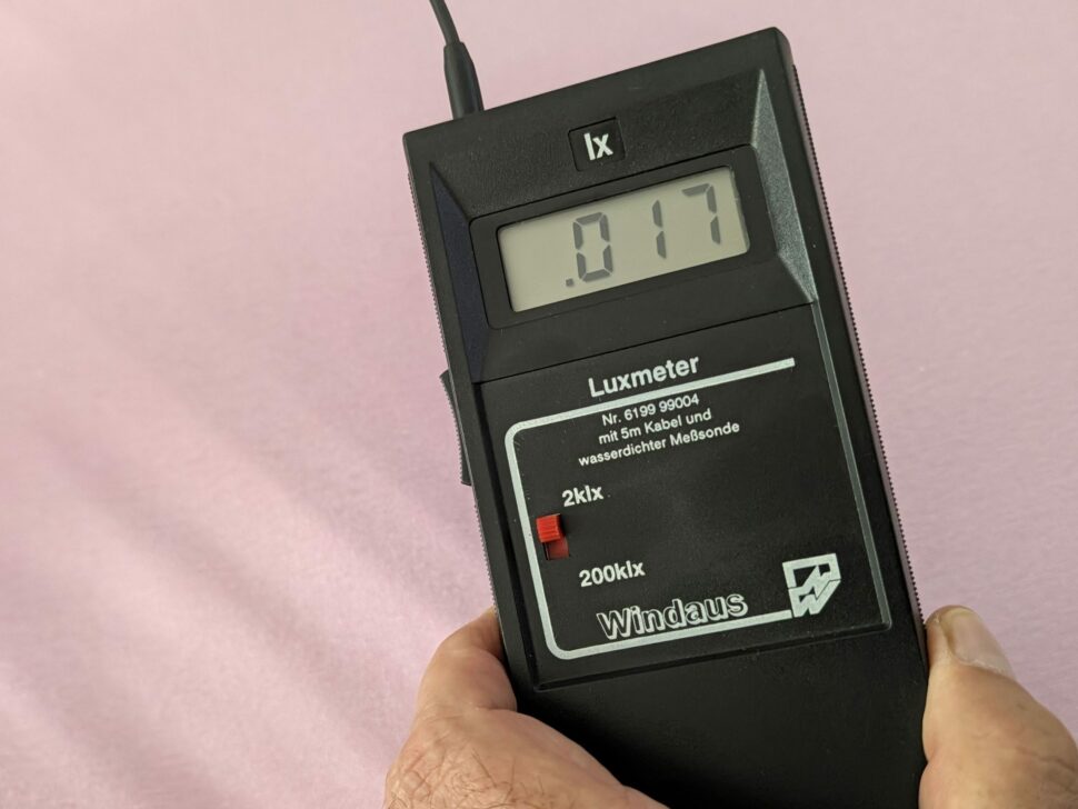 Aurzen EAZZE E1 31 Aurzen EAZZE E1 Helligkeitsmessung mit Luxmeter