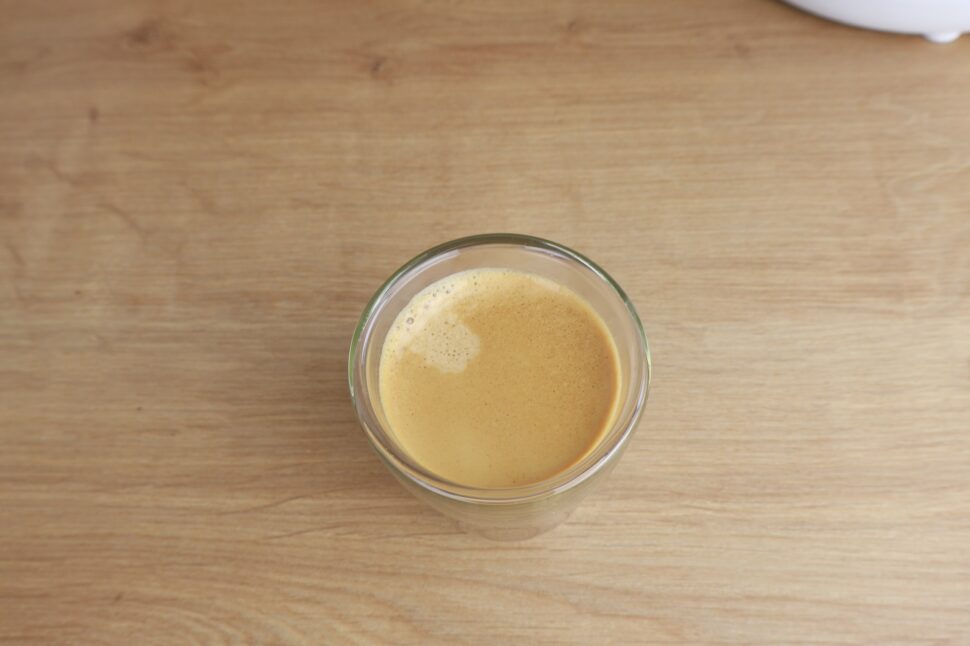 HiBREW H1C Espresso Crema von oben Crema des Espressos aus der HiBREW H1C von oben