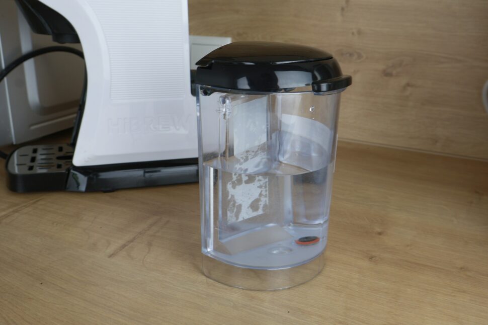 HiBREW H1C Wassertank entnommen Abgenommener Wassertank der HiBREW H1C