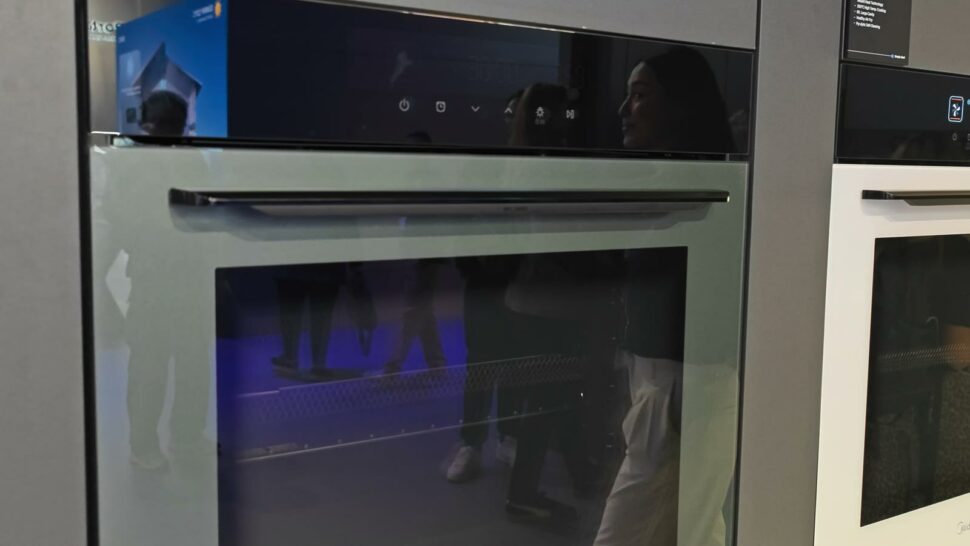midea spacemaster ifa 2026 drei farben Midea SpaceMaster Einbaubackofen in drei Farben auf der IFA 2026
