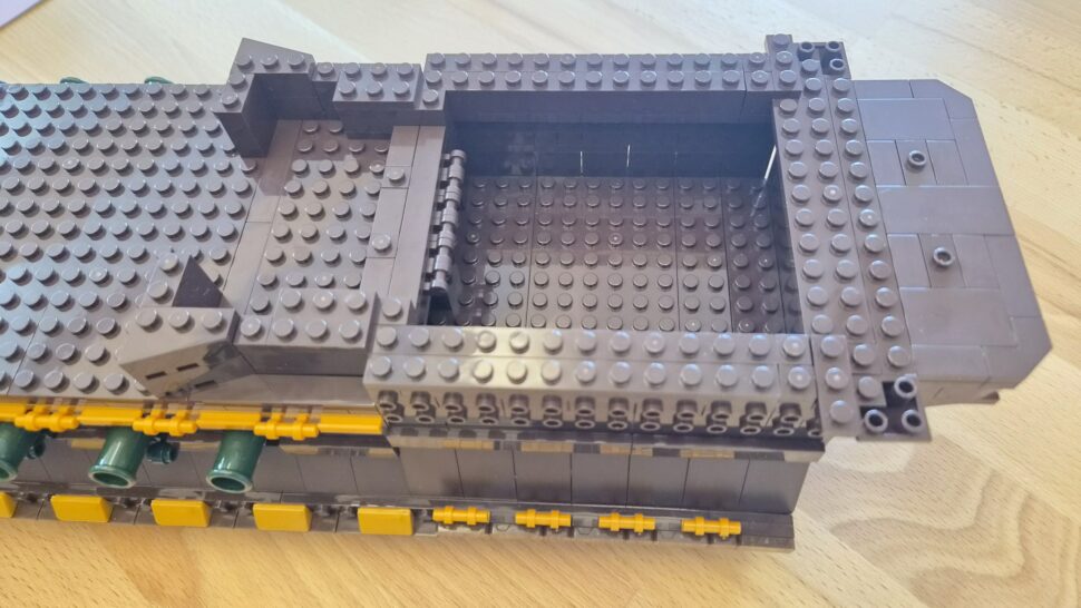 mould king 13197 flying dutchman heck leerer innenraum Leerer Innenraum im Heck des Schiffs