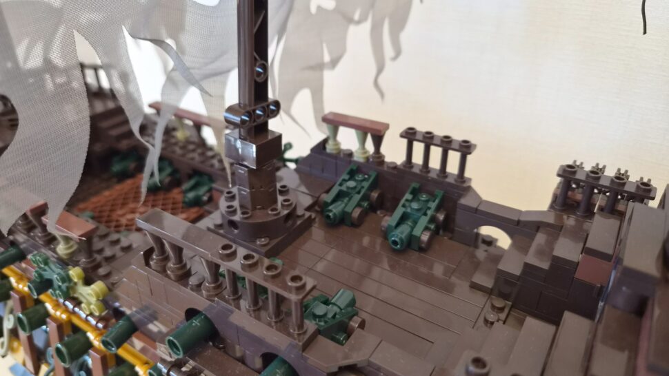 mould king 13197 flying dutchman kanonen deck Kanonen auf dem Deck des Schiffs