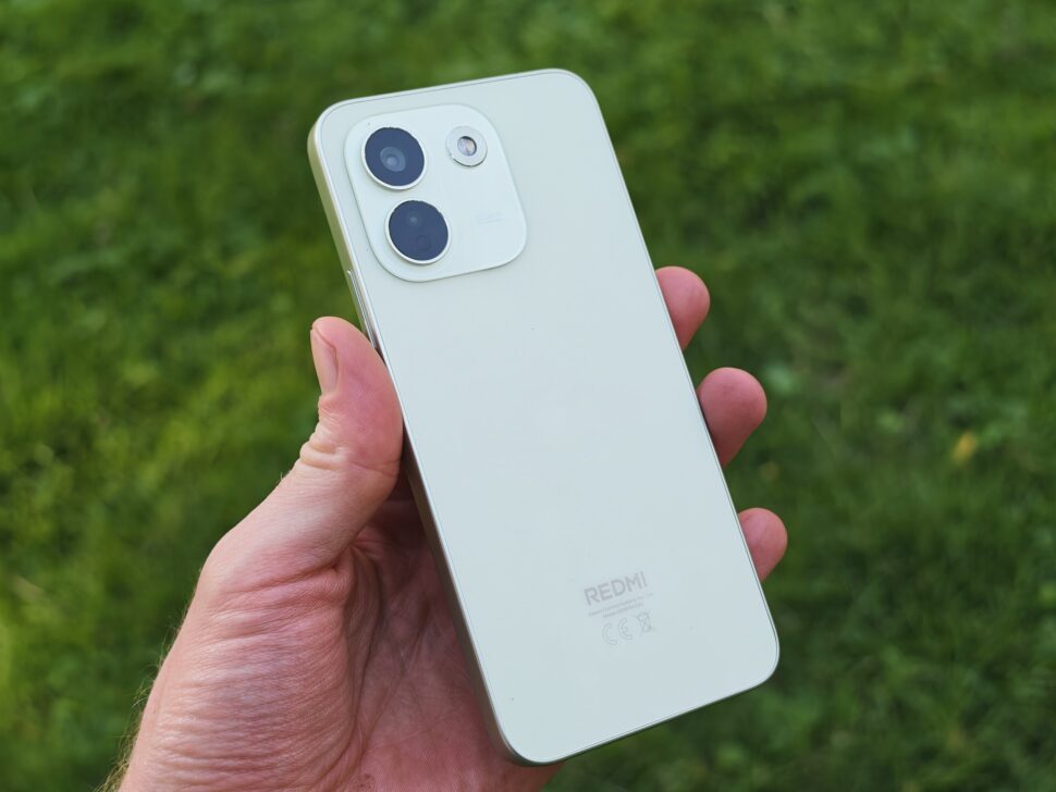 redmi note 17 pro max rueckseite schraeg in der hand redmi note 17 pro max rueckseite schraeg in der hand