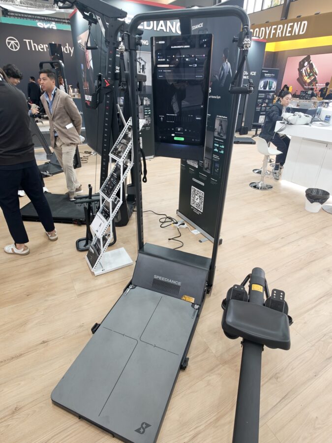 speediance gym monster 3 mit ausgeklappter plattform speediance gym monster 3 mit ausgeklappter plattform