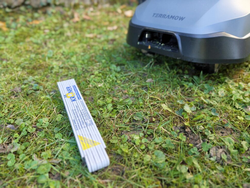 TerraMow Mini 500 Hinderniserkennung Zollstock Nah TerraMow Mini 500: Hinderniserkennung Zollstock Nah