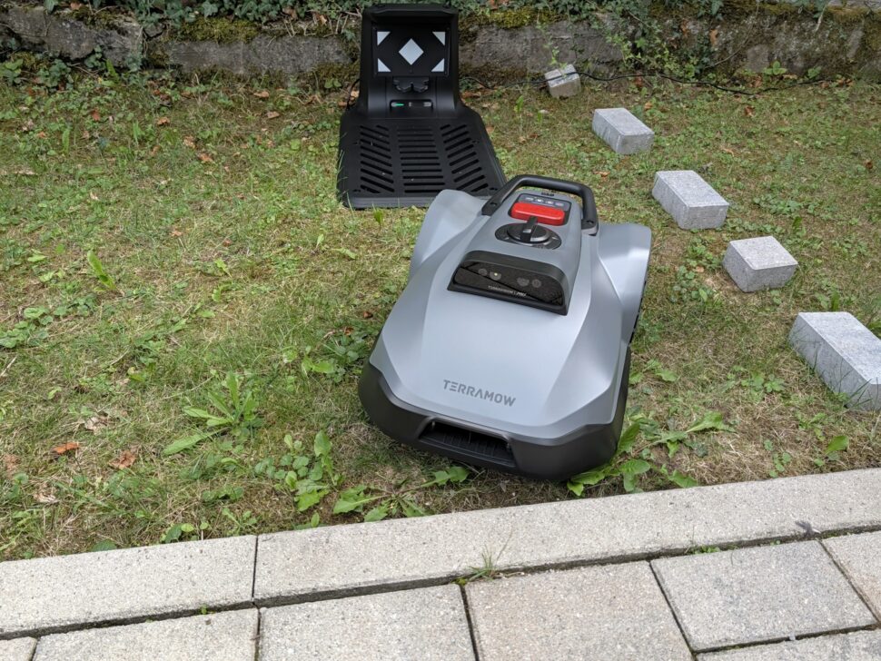 TerraMow Mini 500 Ladestation Ausfahrt TerraMow Mini 500: Ladestation Ausfahrt