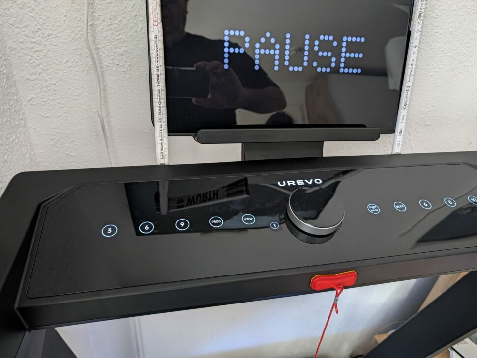 UREVO CyberMega 38 UREVO CyberMega schief montiertes Display