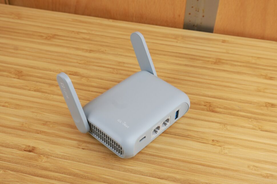 GLiNet Beryl AX Schraeg Antennen Lueftung GLiNet Beryl AX Schraeg Antennen Lueftung