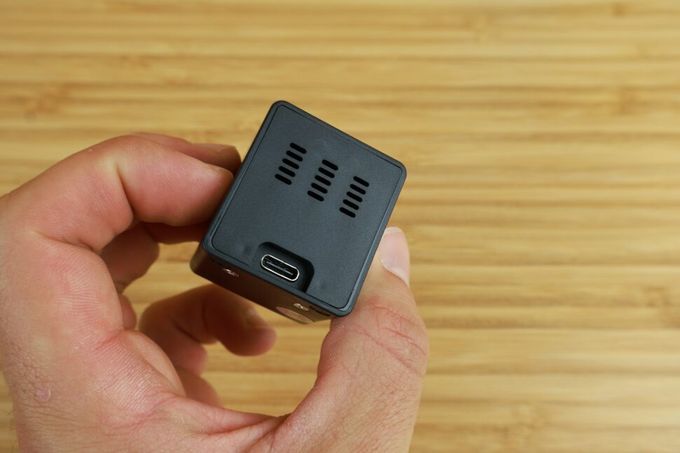GeekMagic Ultra Rueckseite USB C Draufsicht GeekMagic Ultra Rueckseite USB C Draufsicht